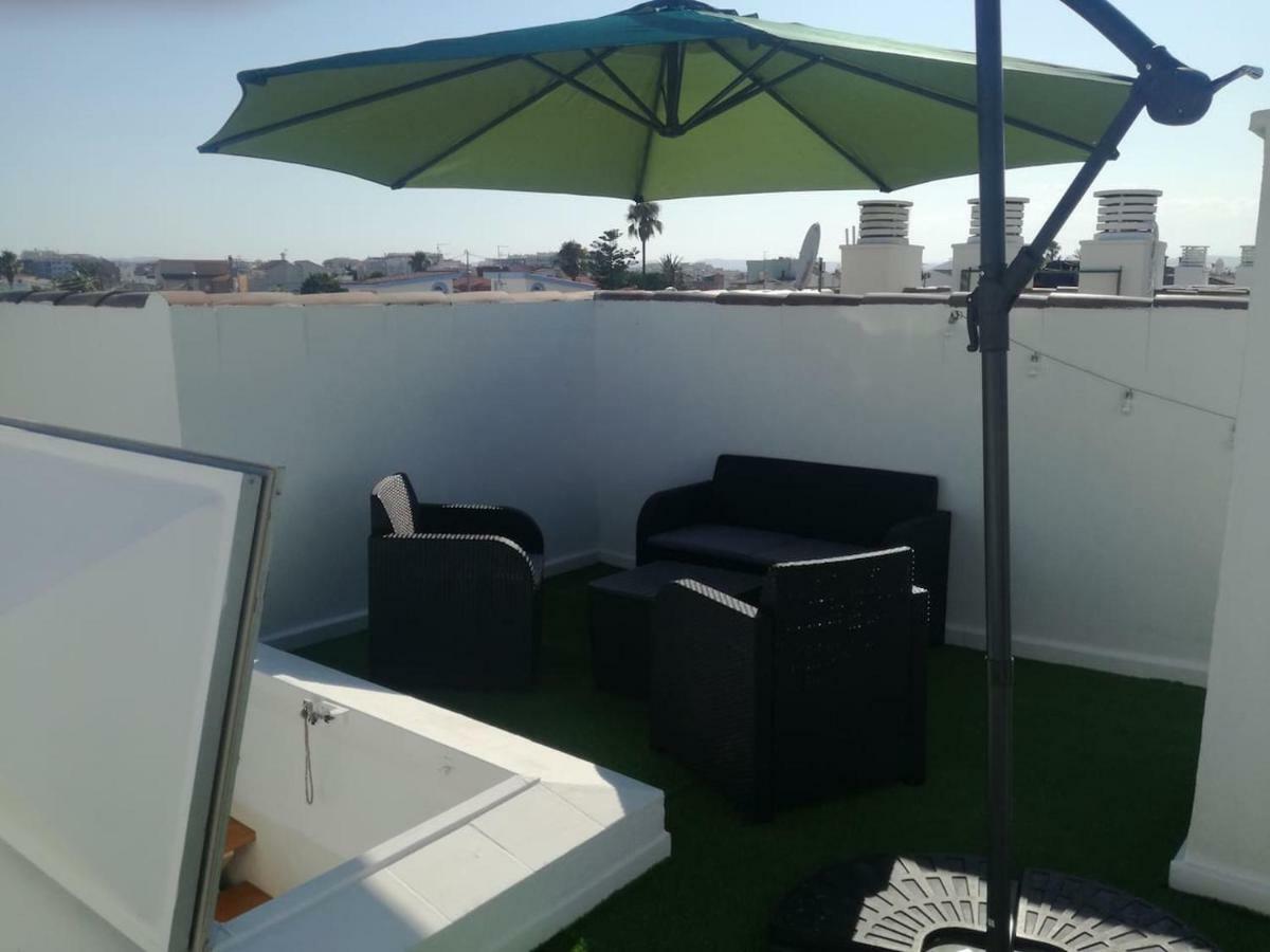 Apartamento Con Terraza Privada Y Piscinas บินารอส ภายนอก รูปภาพ